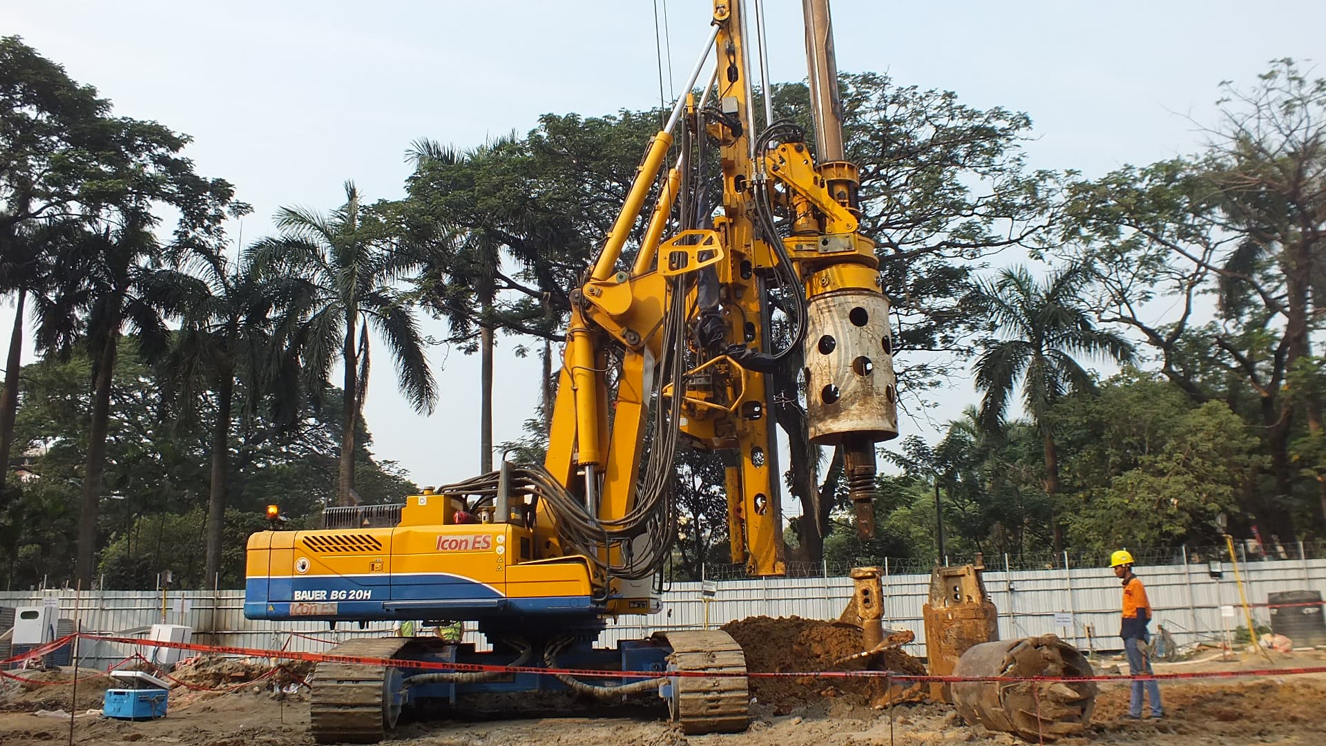 Bauer BG 20H drill rig on site